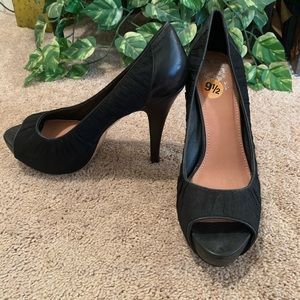 Vince Camuto Peep Toe Heels | 9.5